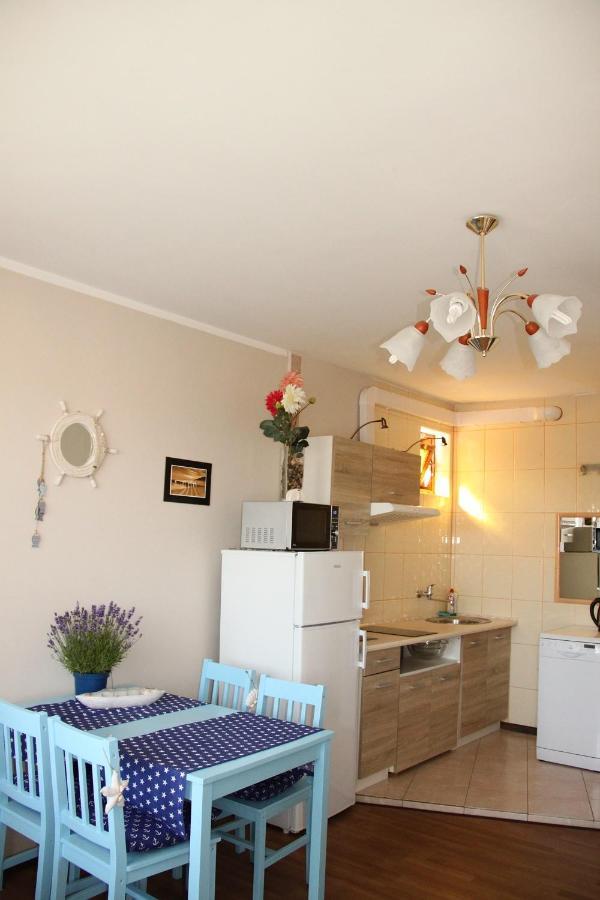 Apartamenty Eka Dom Goscinny 350M Do Plazy Rewal Exterior foto