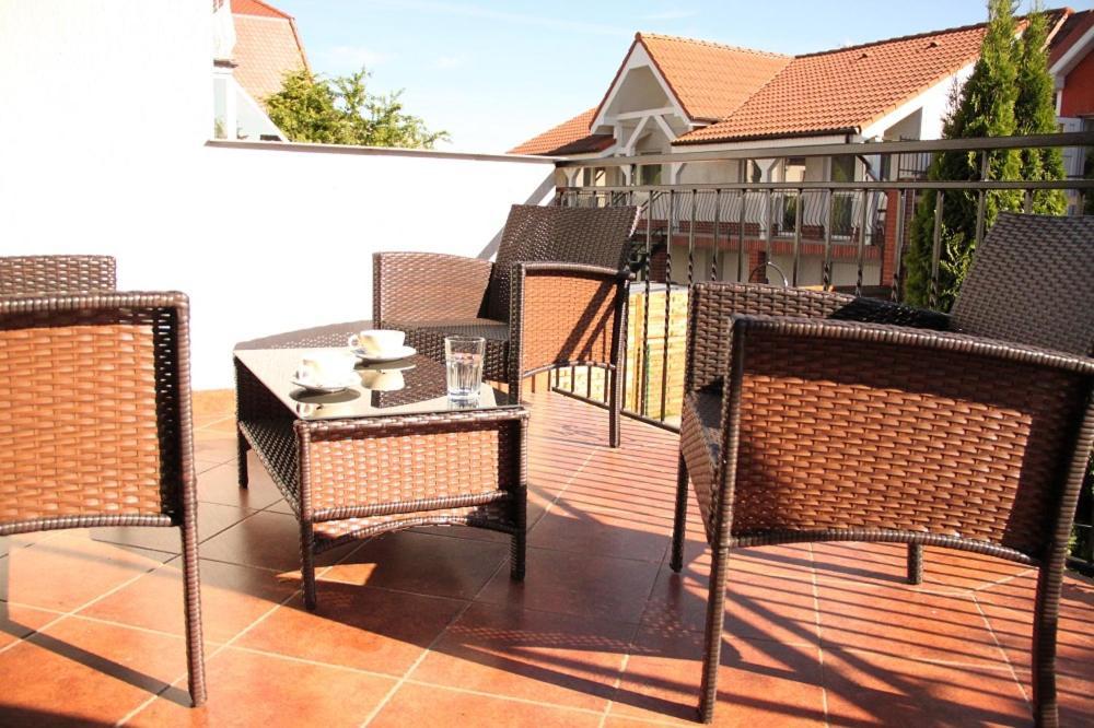 Apartamenty Eka Dom Goscinny 350M Do Plazy Rewal Exterior foto